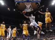 开云体育直播-独行侠对阵鹌鹕，布克关键节点连续得分，诠释巨星本色