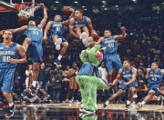 开云下载-巴格达的月光与维也纳的掌声，当托尼在战火与古典之间投出生涯之夜