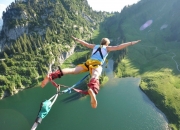 开云体育登录-赛道上的新纪元，周冠宇刷新纪录，迈凯伦力克法拉利