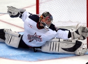 开云官网-北境之王的逆袭，猛龙决胜局力克开拓者，诠释季后赛的残酷与荣耀