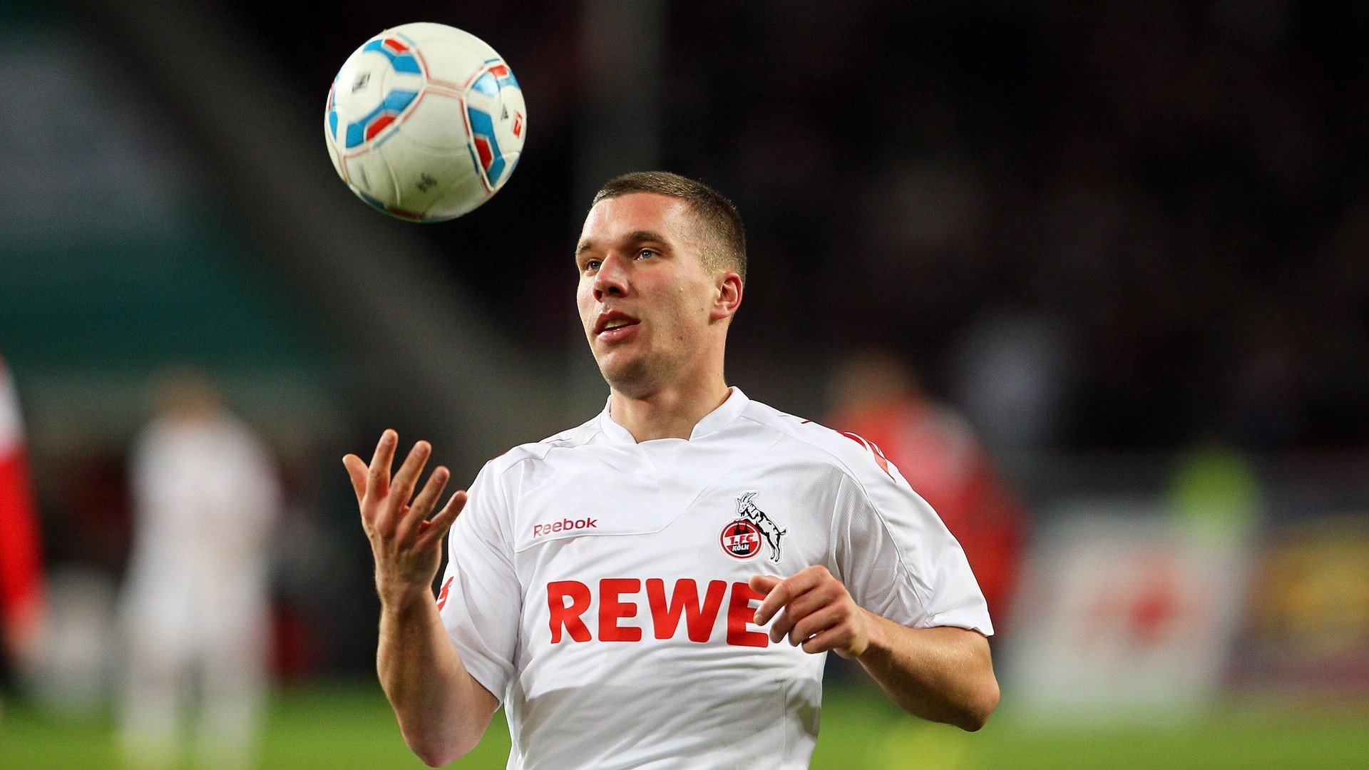 非洲之盾锁死德甲巨人，阿拉巴生涯之夜诠释防守艺术