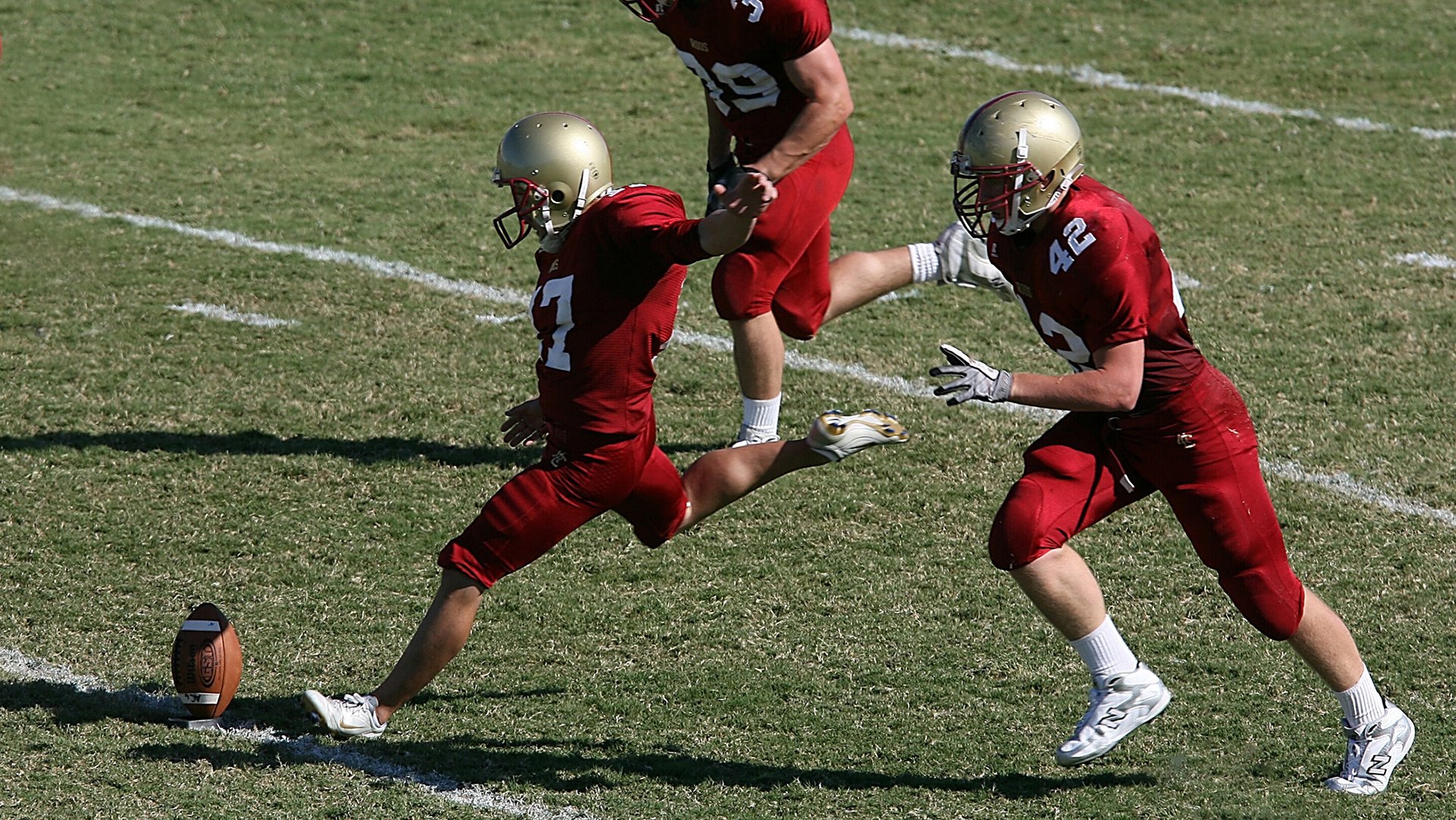 年度焦点之战之夜，斯通斯进攻端无人可挡