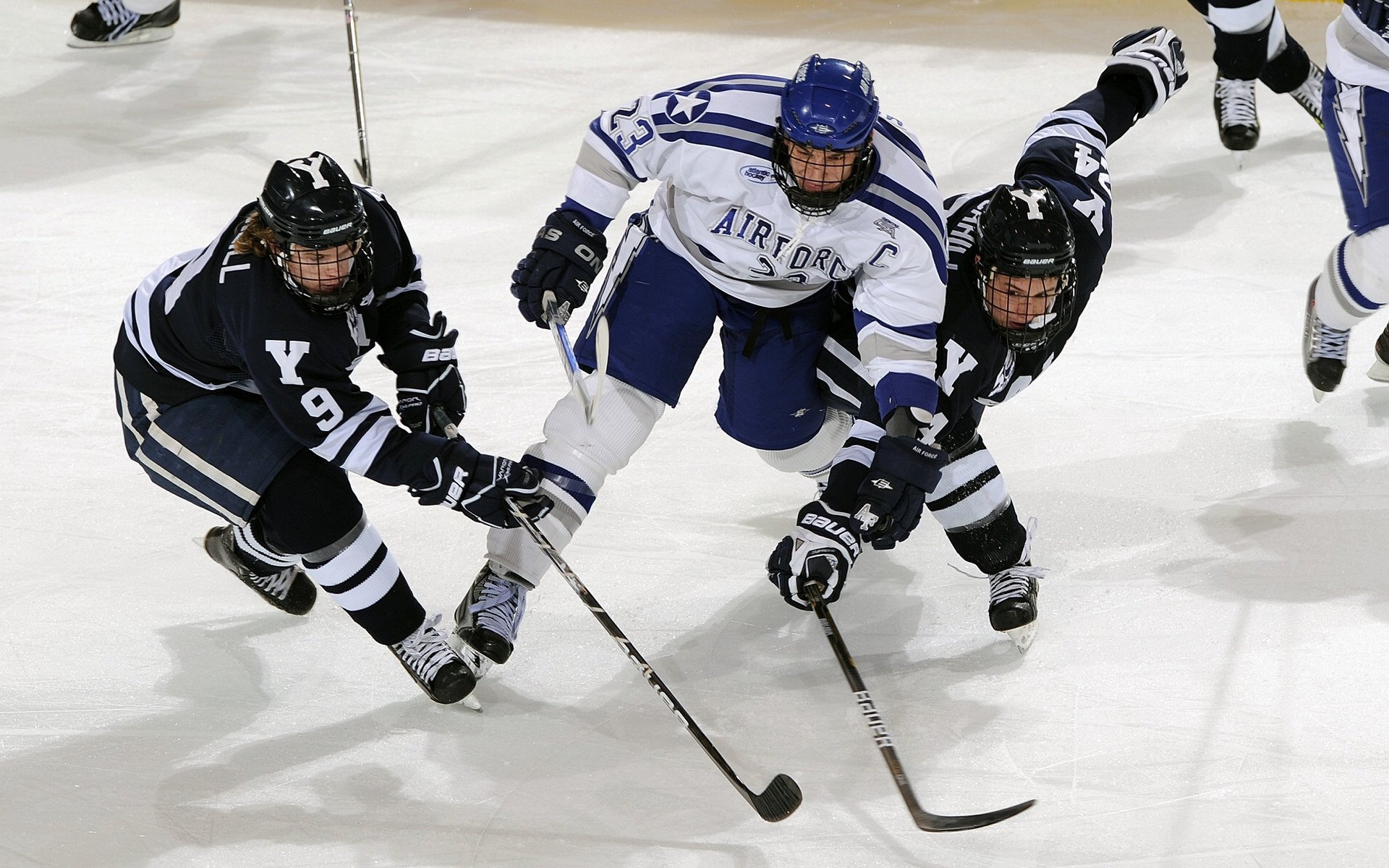 足球场上的横扫与乒乓球台的坚守，法国队大胜奥地利，奥恰洛夫带队逆境取胜